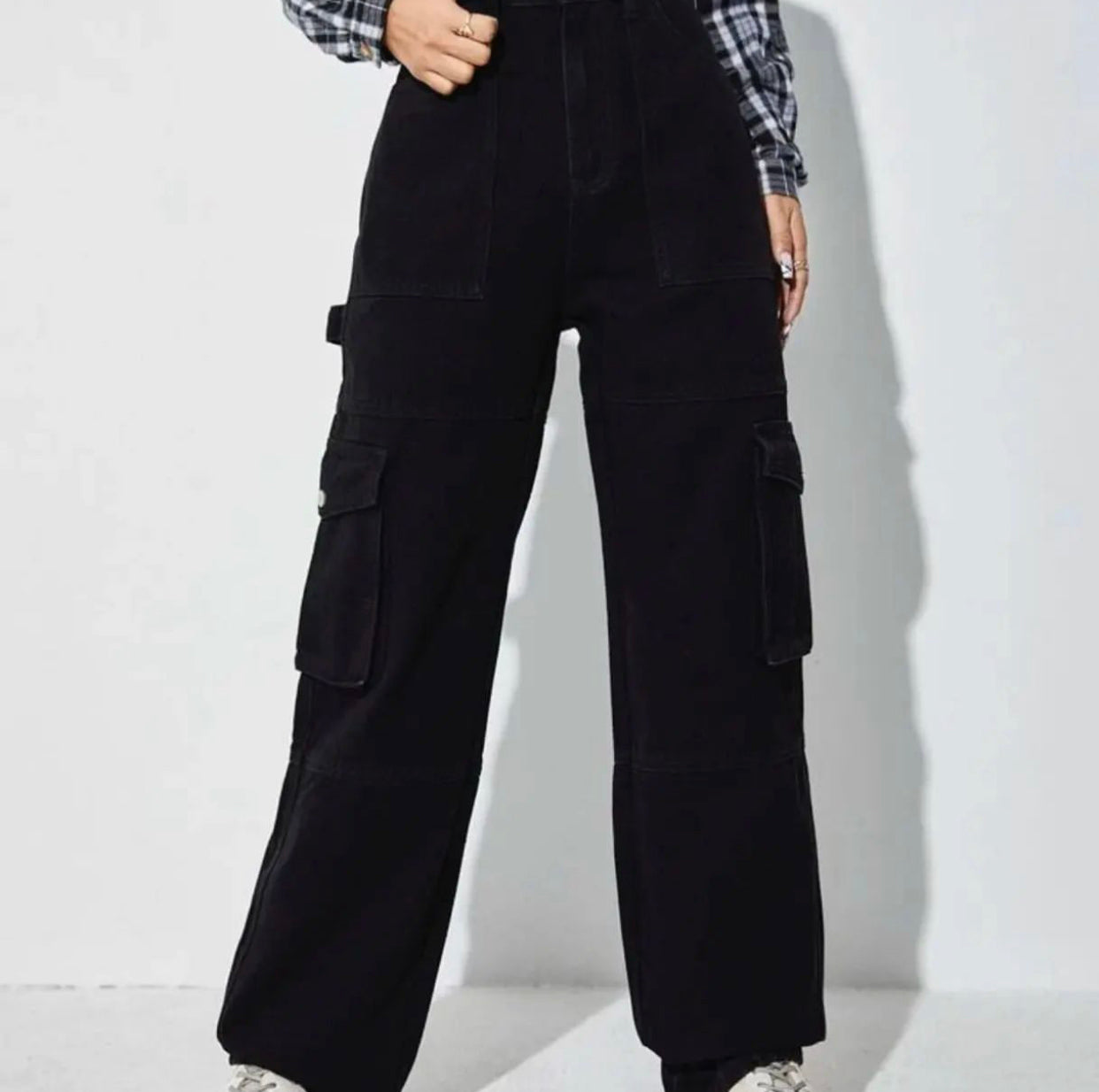 Flap Pocket buttoned Cargo Jeans