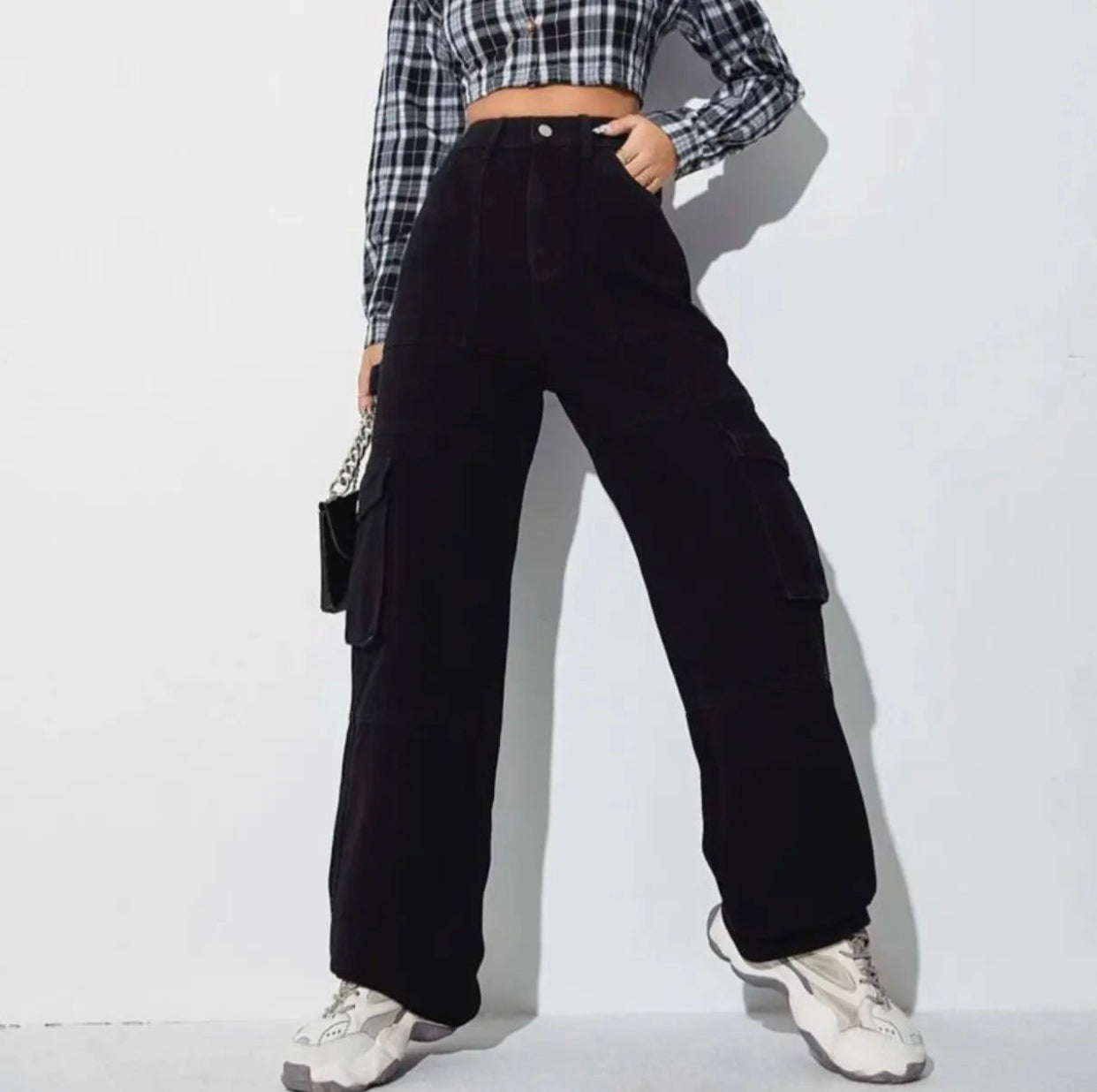 Flap Pocket buttoned Cargo Jeans