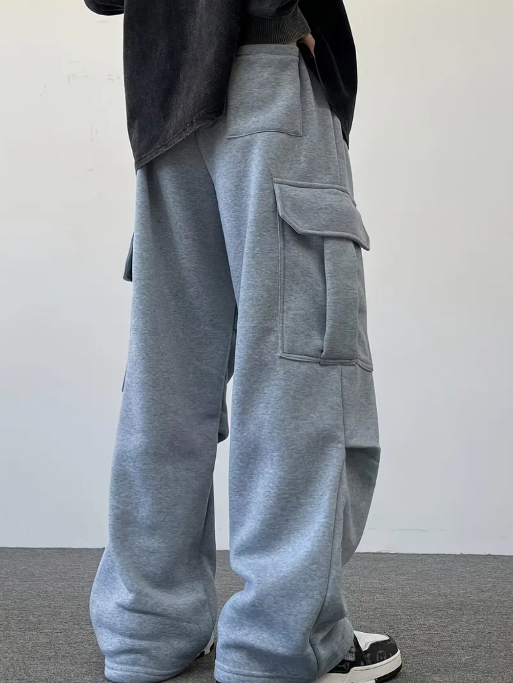 Wide leg pleated sporty cargo pant