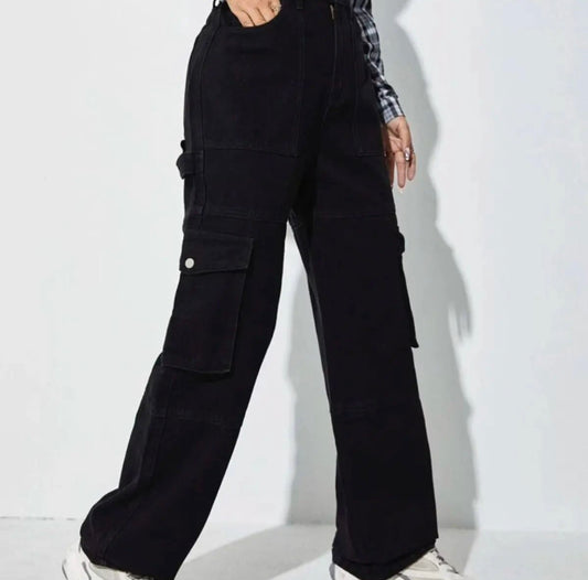 Flap Pocket buttoned Cargo Jeans